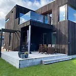 Exclusive 4-bedroom -central * סנדנס