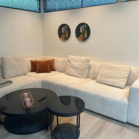 Exclusive 4-bedroom -central *